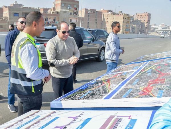 الرئيس السيسي يتفقد مشروعات المحاور والطرق بمحافظة الجيزة | صور