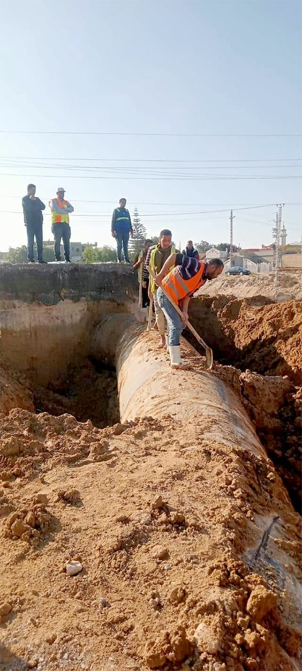 إصلاح كسر خط مياه مواسيرأسفل الطريق الصحراوي إسكندرية