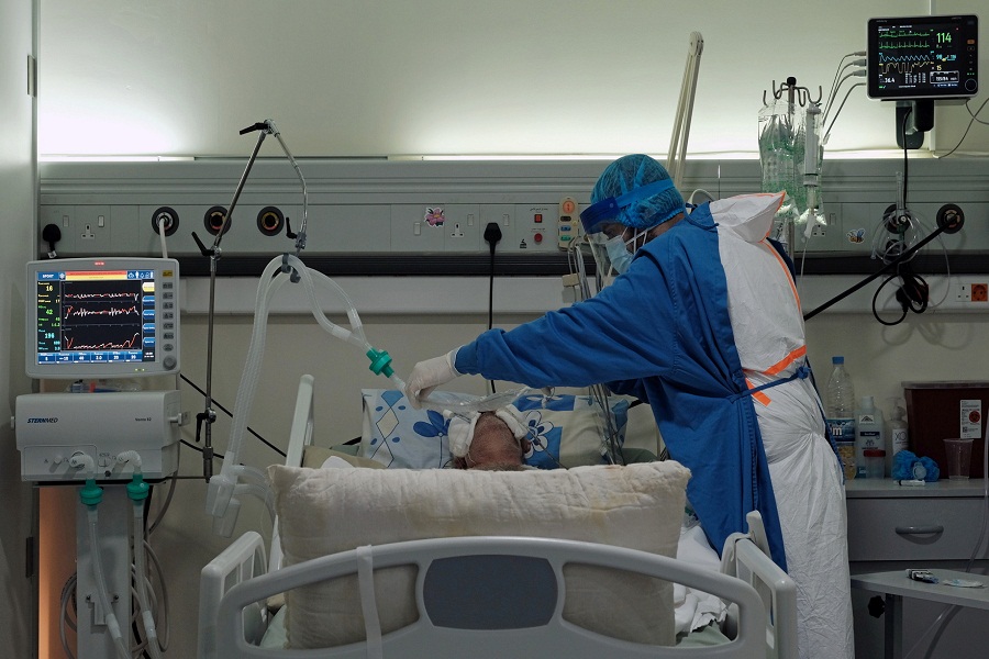انخفاض عدد أسرة المستشفيات الأمريكية لمرضى كورونا إلى  ألفا و سريرا