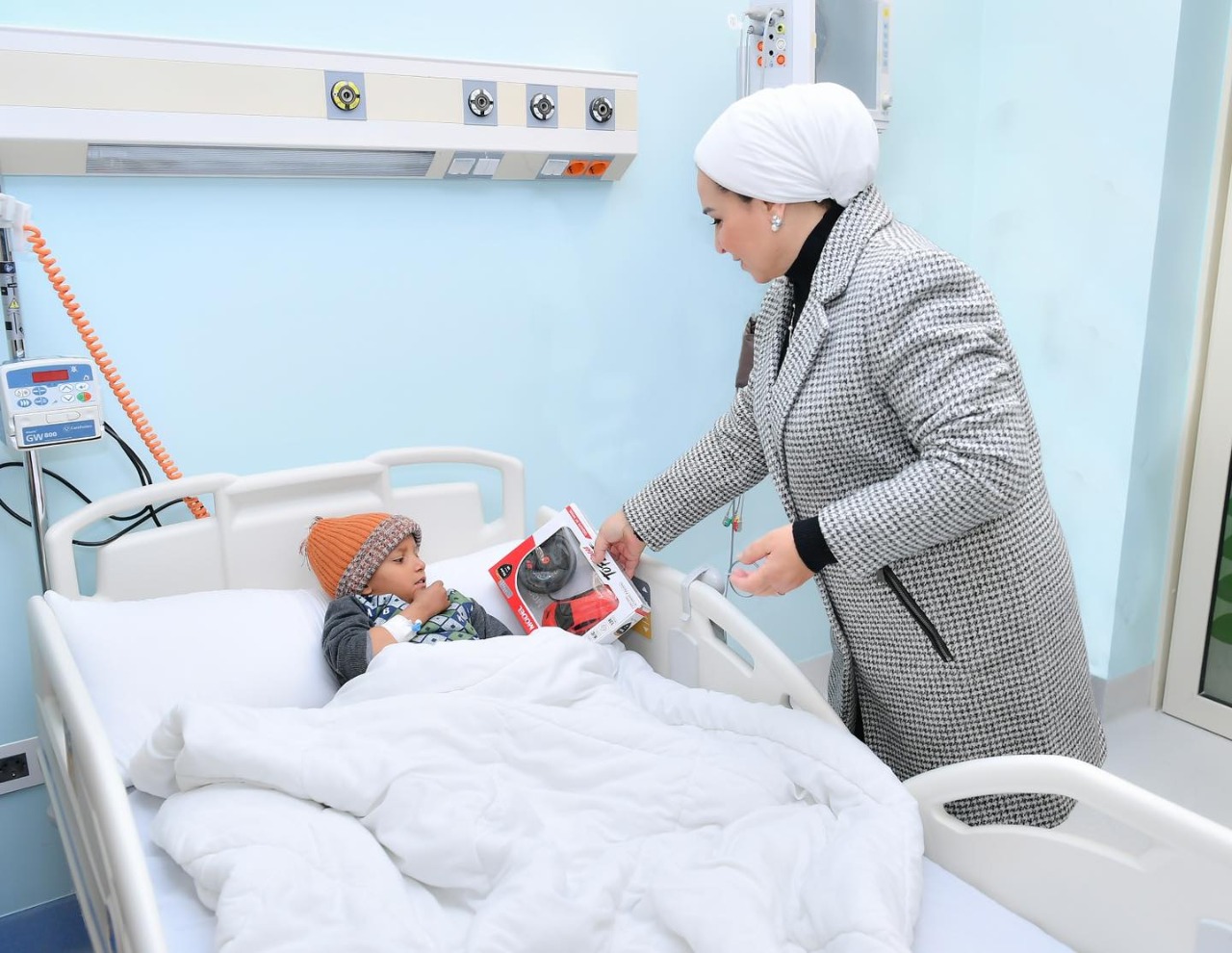 السيدة انتصار السيسي تشيد بجهود مستشفى شفاء الأورمان في علاج سرطان الأطفال  - بوابة الأهرام