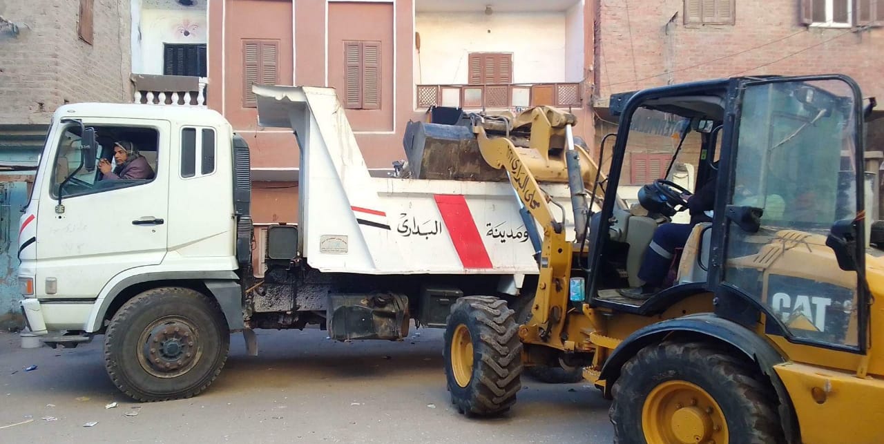  حملات لإزالة المخلفات والنظافة في 6 مراكز بمحافظة أسيوط 