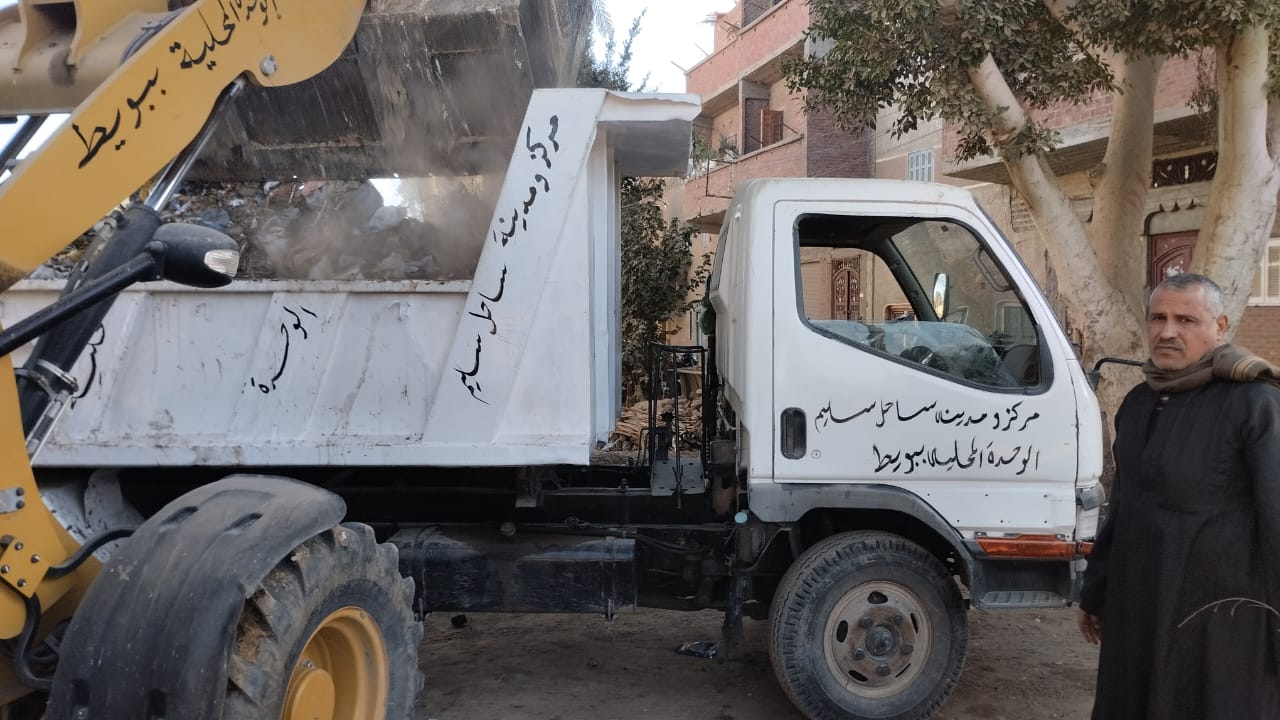  حملات لإزالة المخلفات والنظافة في 6 مراكز بمحافظة أسيوط 