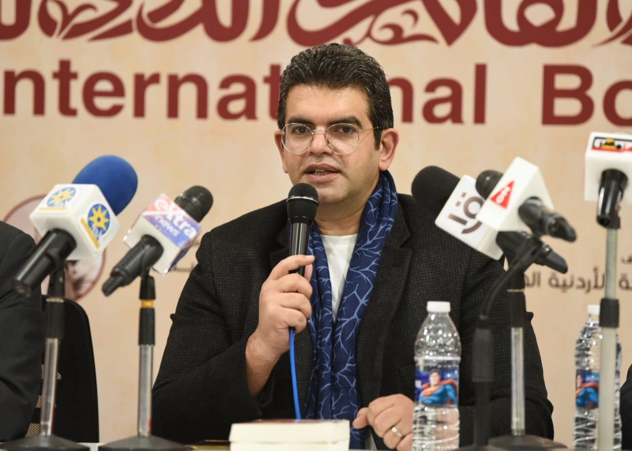 أحمد الطاهري خلال مناقشة كتابه "سيرة وطن" بمعرض الكتاب: الإسلام السياسي فى طريقه إلى الزوال| صور