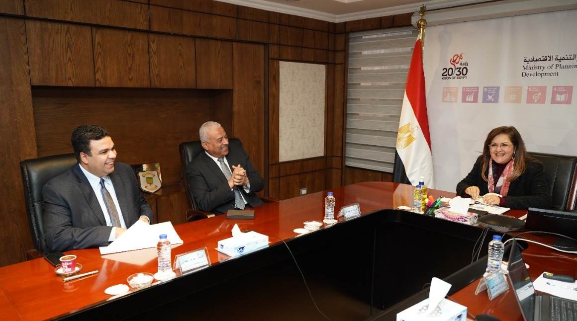 إنشاء  مركز خدمات مصر  بمحافظة السويس لتخفيف العبء عن المواطنين