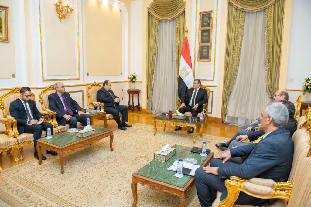 لقاء وزير الانتاج الحربي مع سفير مصر بكرواتيا 