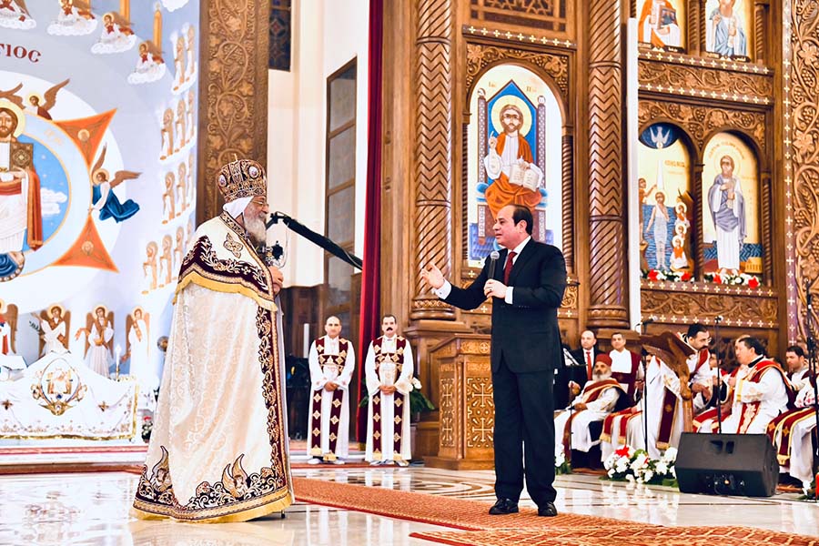 الرئيس يقدم التهنئة بعيد الميلاد المجيد بكاتدرائية ميلاد المسيح