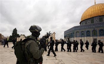   مستوطنون يقتحمون  الأقصى  بحماية شرطة الاحتلال الإسرائيلي