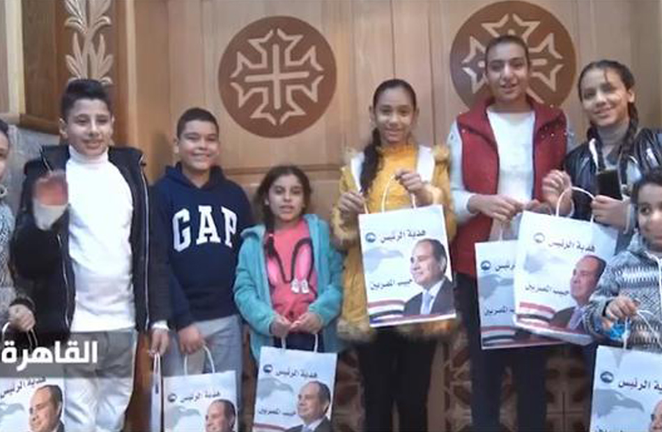 مستقبل وطن يوزع هدايا الرئيس السيسي بكنائس القاهرة بمناسبة عيد الميلاد المجيد | فيديو 