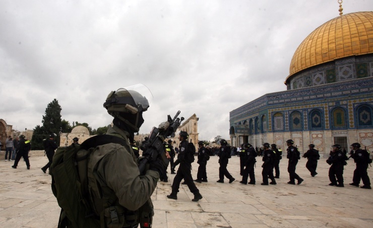 مستوطنون يقتحمون "الأقصى" بحماية شرطة الاحتلال الإسرائيلي