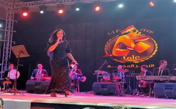   المطربة سمية درويش تفتتح حفل جنوب سيناء بأغنية ;بشرة خير; | صور