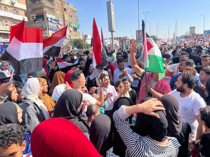 مسيرة بالآلاف في محيط ميدان الحصري للتنديد بحصار غزة