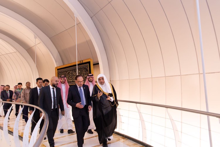  رئيس الوزراء الماليزي يزور رابطة العالم الإسلامي ويلتقي بالأمين العام لهيئة علماء المسلمين 