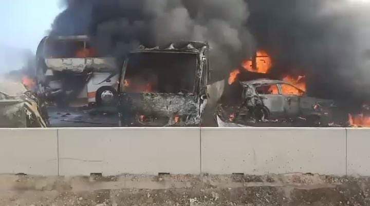 مصرع 28 شخصًا وإصابة 60 آخرين في حادث على الطريق الصحراوي في البحيرة -  بوابة الأهرام