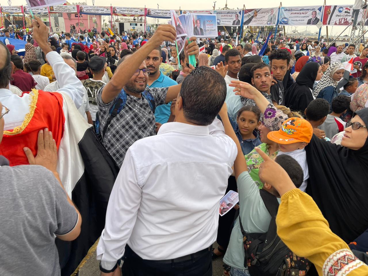  المصريين الأحرار  بالسويس يحتفل باليوبيل الذهبي لانتصارات أكتوبر ومسيرة تأييد للرئيس السيسي