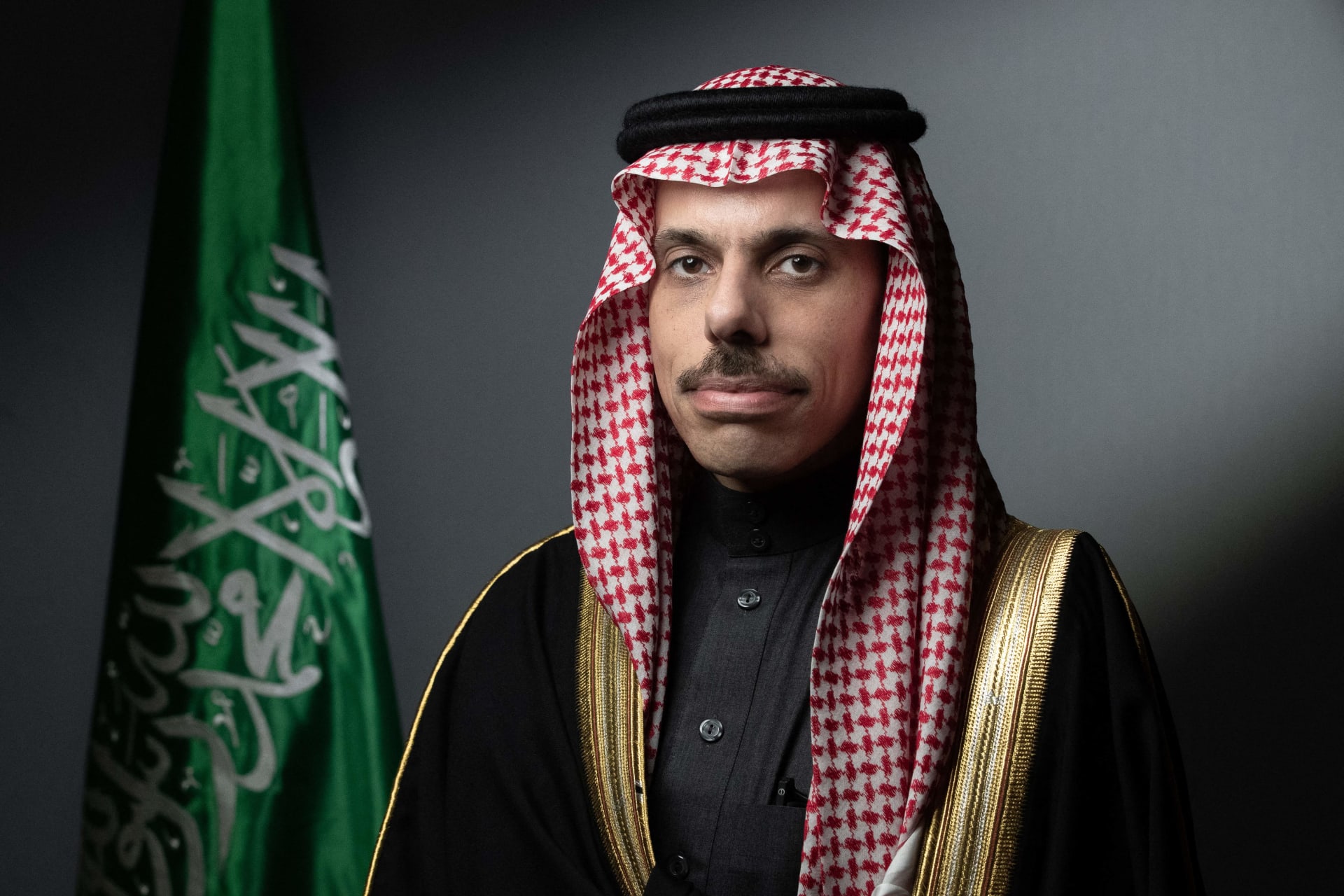 وزير الخارجية السعودي يبحث مع رئيس وزراء فلسطين مستجدات الأوضاع في الضفة الغربية وغزة