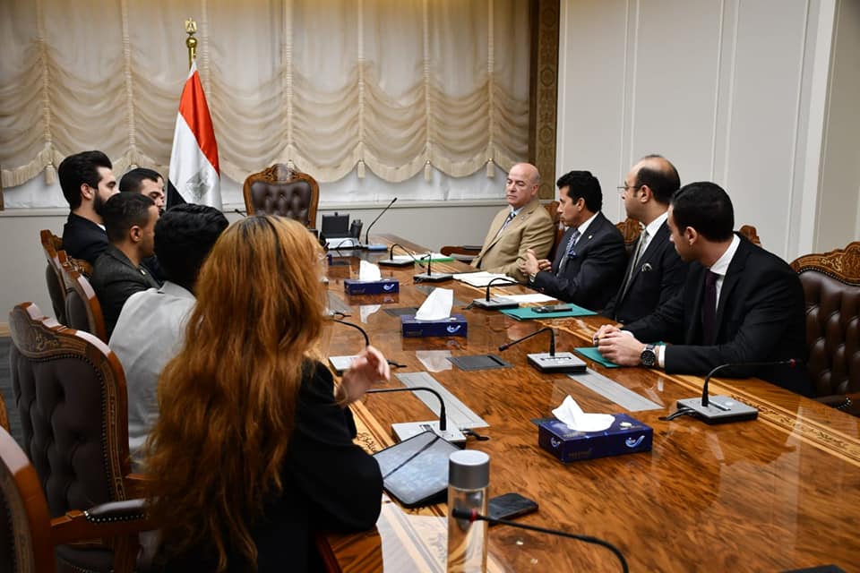 وزير الشباب والرياضة يلتقي أعضاء الجبهة الدبلوماسية المصرية