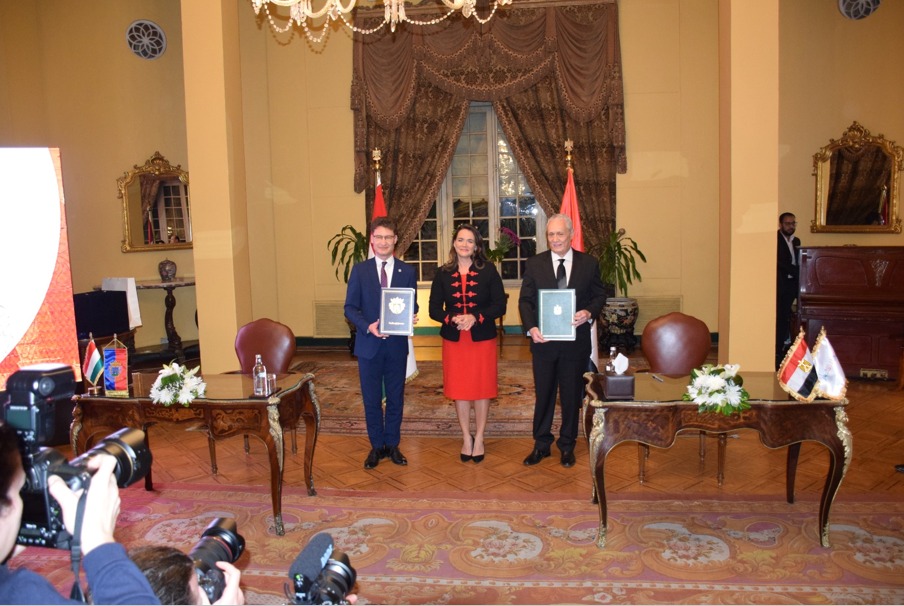 رئيسة المجر توقع ;اتفاقية تآخي; مع محافظة الأقصر|صور