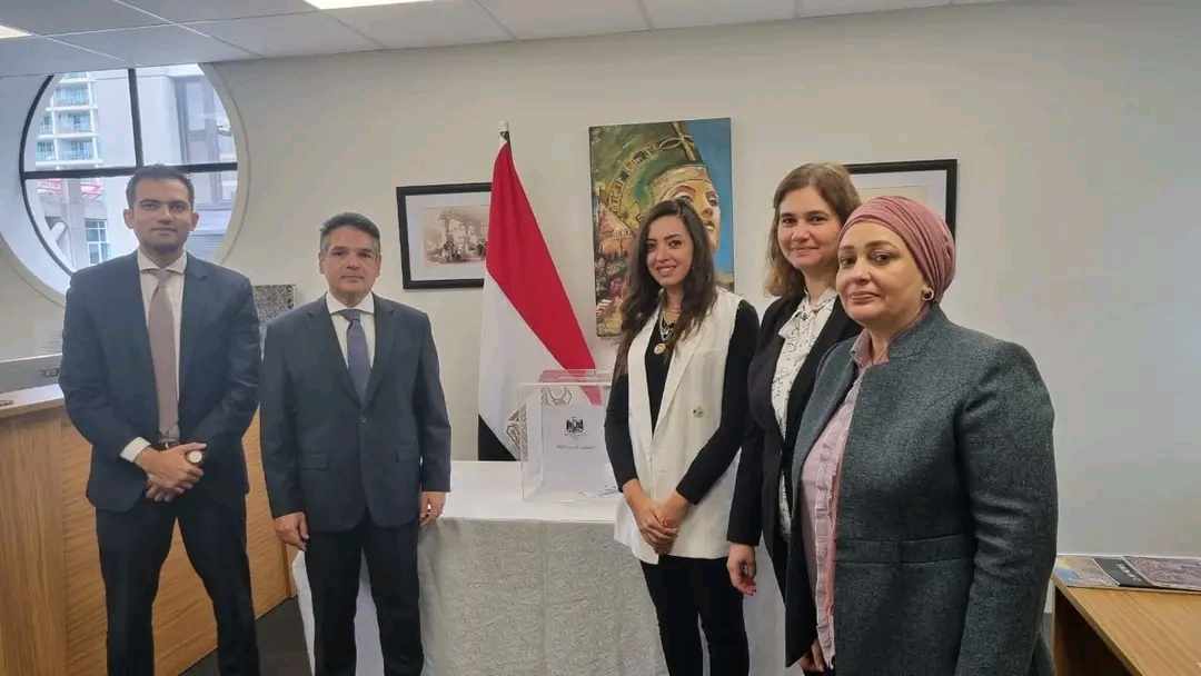 سفارة مصر فى نيوزيلندا ترحب بالناخبين المشاركين فى التصويت بانتخابات الرئاسة| صور