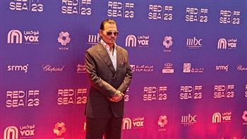   ترحيب حافل من الجمهور السعودي بالنجم العالمي جوني ديب خلال عرض فيلمه  جان دو باري  بالسعودية | فيديو وصور