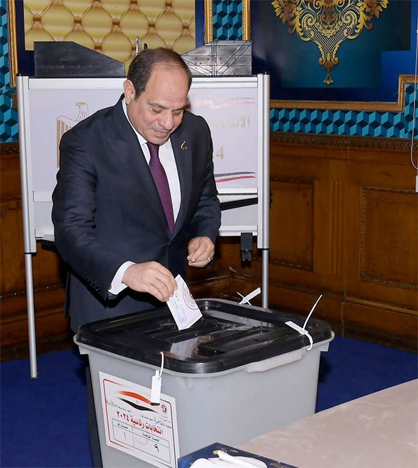 المرشح الرئاسي عبد الفتاح السيسي يدلي بصوته فى الانتخابات الرئاسية 
