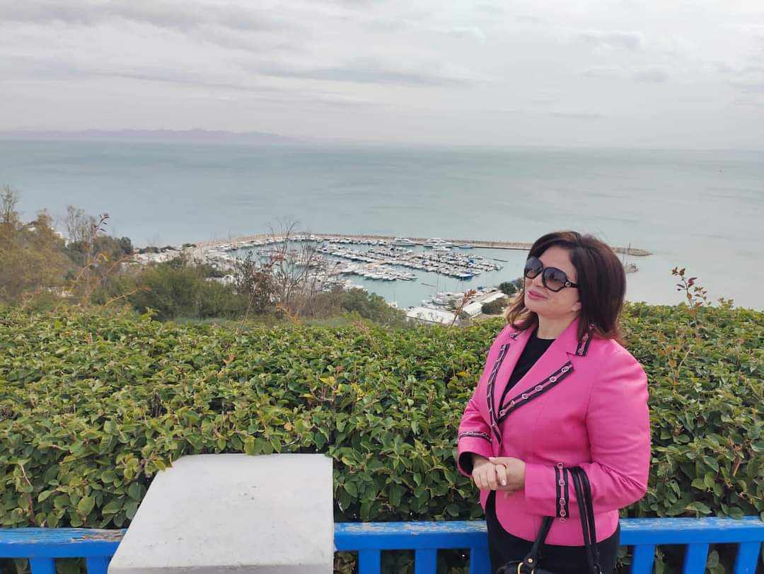 إلهام شاهين تستمتع بوقتها من تونس في أحدث ظهور لها | صور