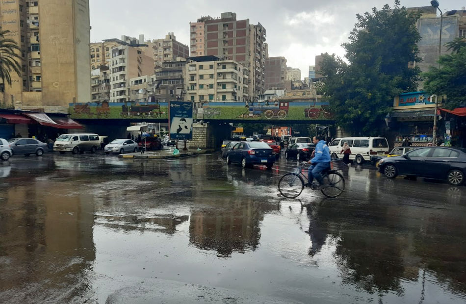 أمطار متفاوتة الشدة تضرب أنحاء من الإسكندرية | صور