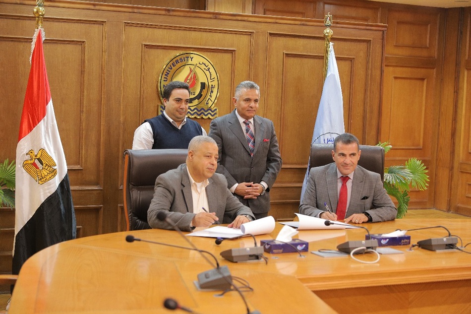رئيس جامعة السويس يشهد توقيع بروتوكول تعاون مع هيئة البريد المصرى| صور