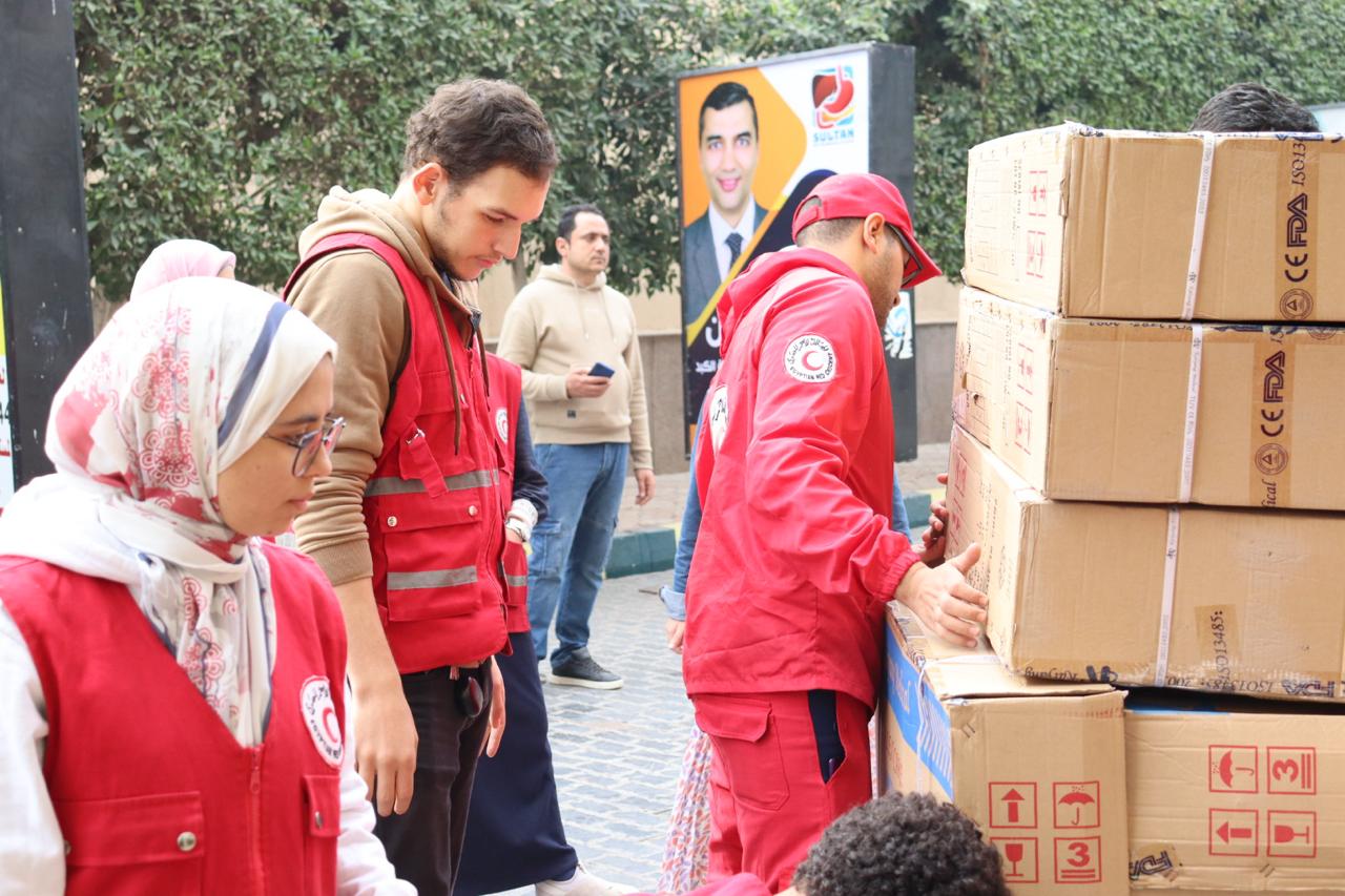 نادي جزيرة الورد بالمنصورة يجهز  طن مساعدات غذائية ومستلزمات طبية إلى الأشقاء الفلسطينيين |صور 