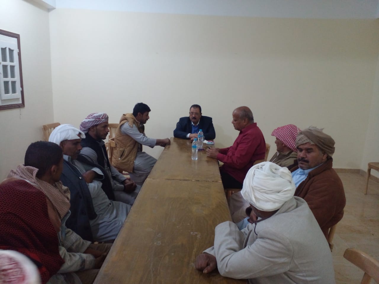 رئيس مدينة سفاجا يناقش الاستعدادات للانتخابات الرئاسية مع زعماء قرية النصر   | صور