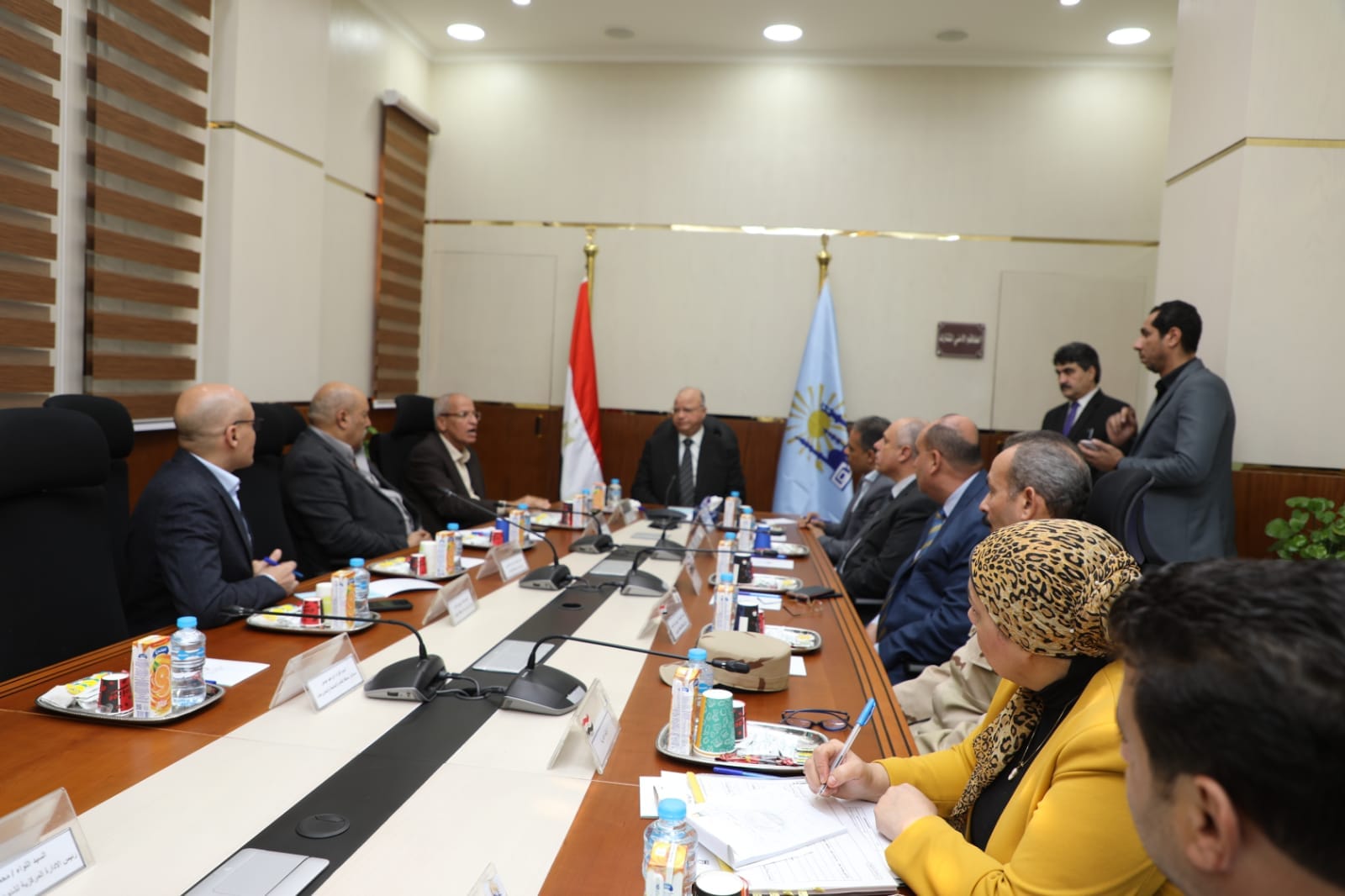 محافظ القاهرة يعقد اجتماعا بغرفة العمليات لمتابعة الاستعداد للانتخابات الرئاسية| صور