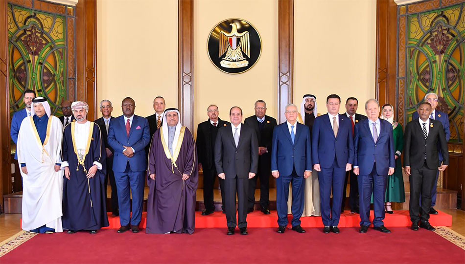 الرئيس السيسي يؤكد أهمية التكاتف بين الدول العربية وحرص مصر على تعزيز علاقات التعاون معها