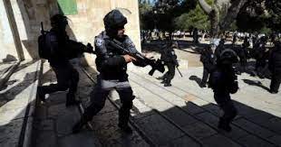 ;وفا; إصابة مصور صحفي بالرصاص والعشرات بالاختناق في مواجهات مع جنود الاحتلال جنوب نابلس