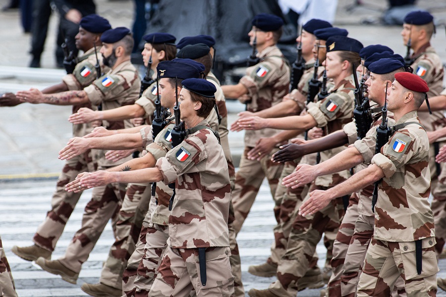 فرنسا تعرض على مجرمين شباب الاشتراك في دورات عسكرية