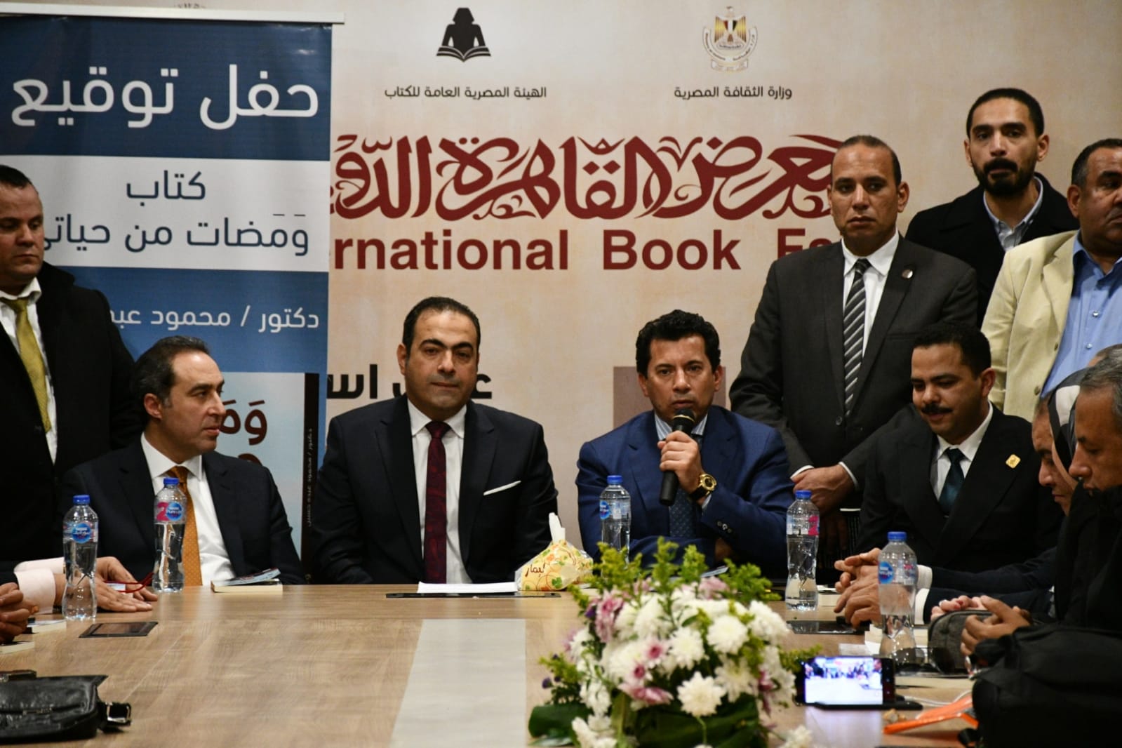 وزير الشباب والرياضة يزور جناح الوزارة بمعرض الكتاب ويتفقد عدد من الأنشطة 