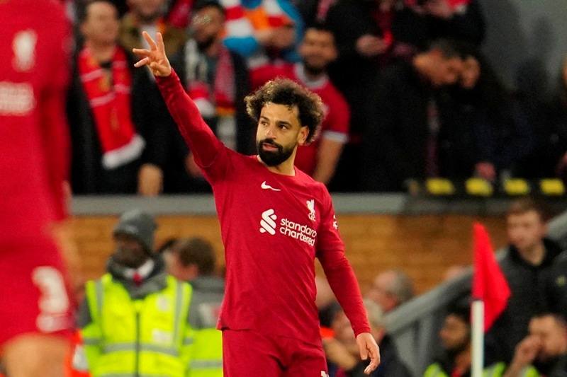 محمد صلاح على طاولة برشلونة 