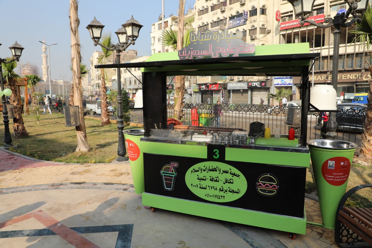 محافظ القاهرة يُسلم 10 سيارات طعام متنقل لذوي الهمم