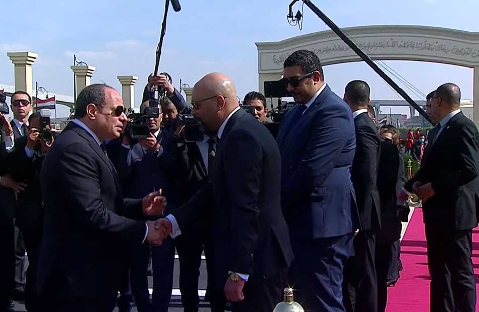 الرئيس السيسي يقدم التعازي لأسرة المهندس شريف إسماعيل