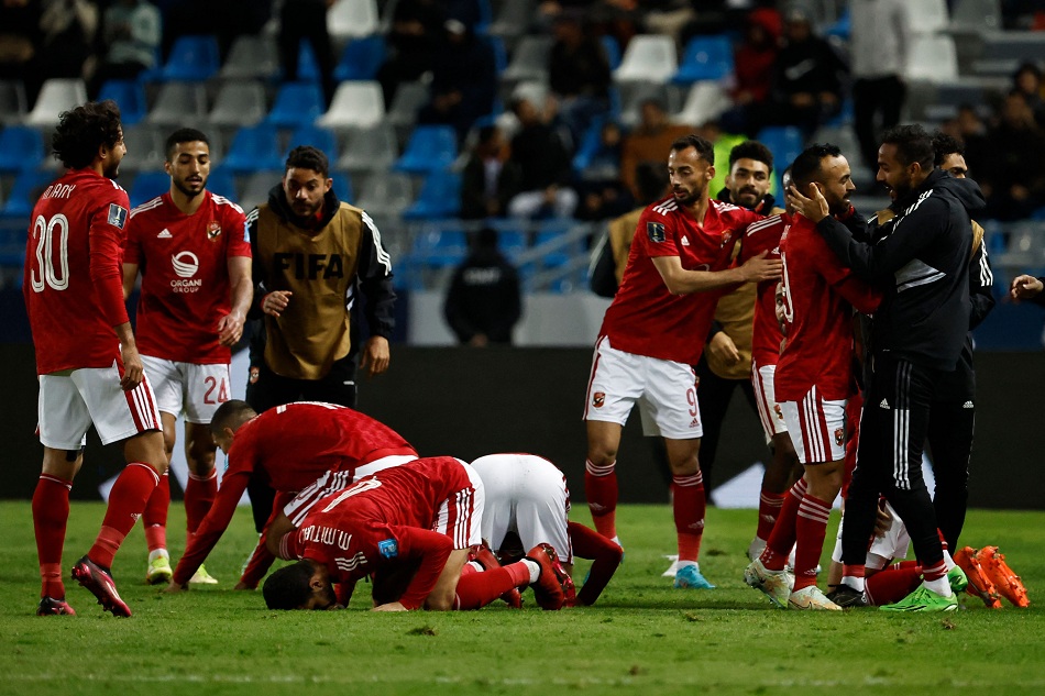 أخبار الرياضة الأهلي يستعد لمواجهة ريال مدريد الزمالك في اختبار صعب أمام فاركو وفاة لاعب سوري
