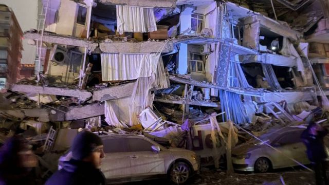 مصر تؤكد استعدادها لتقديم المساعدة لتركيا وسوريا لمواجهة آثار الزلزال المدمر