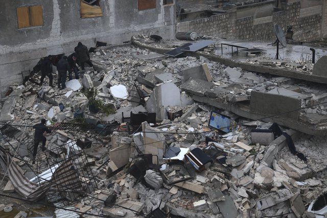 مشاهد من آثار الدمار في سوريا جراء الزلزال الذي ضرب البلاد فجر اليوم