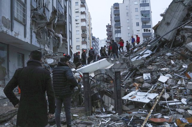 ارتفاع حصيلة قتلى زلزال تركيا المدمر إلى  شخصًا وأكثر من  مصاب| صور