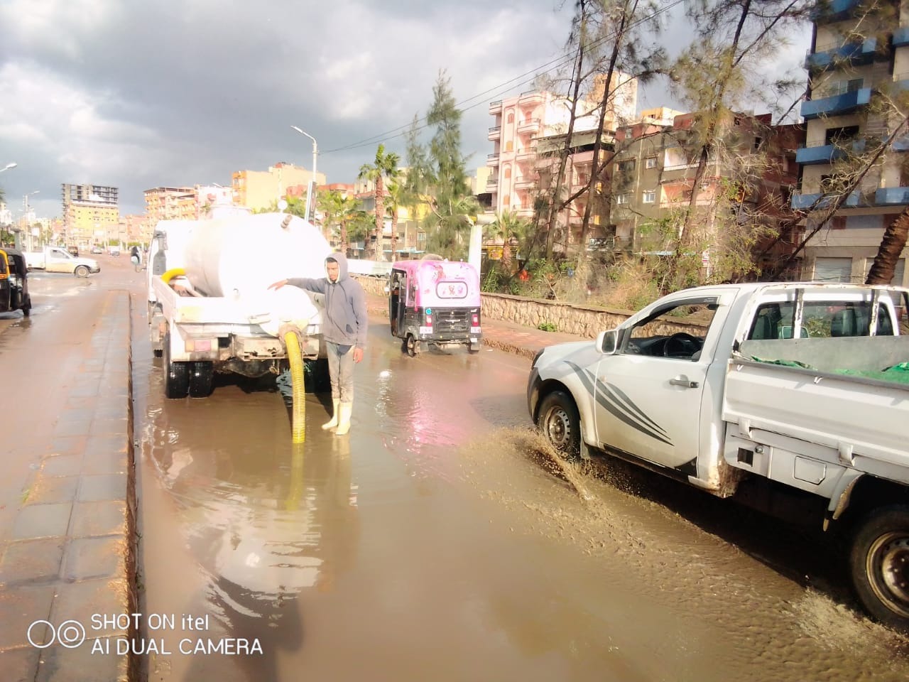 أمطار غزيرة علي مدن وقري محافظة  كفرالشيخ وتوقف الصيد