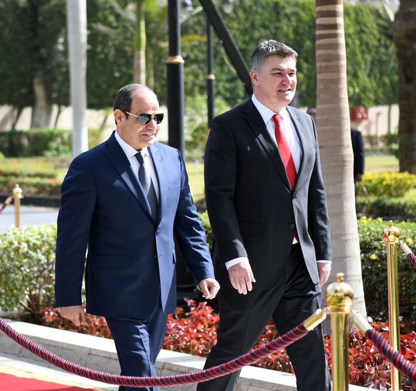 مراسم استقبال الرئيس السيسي نظيره الكرواتي بقصر الاتحادية   الوسائط