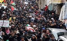 الفلسطينيون يشيعون جثمان شهيد مُخيم  عسكر  في نابلس
