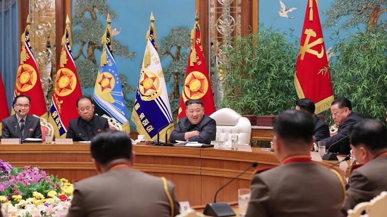 كوريا الشمالية تدعو إلى تعزيز الاستعداد للحرب