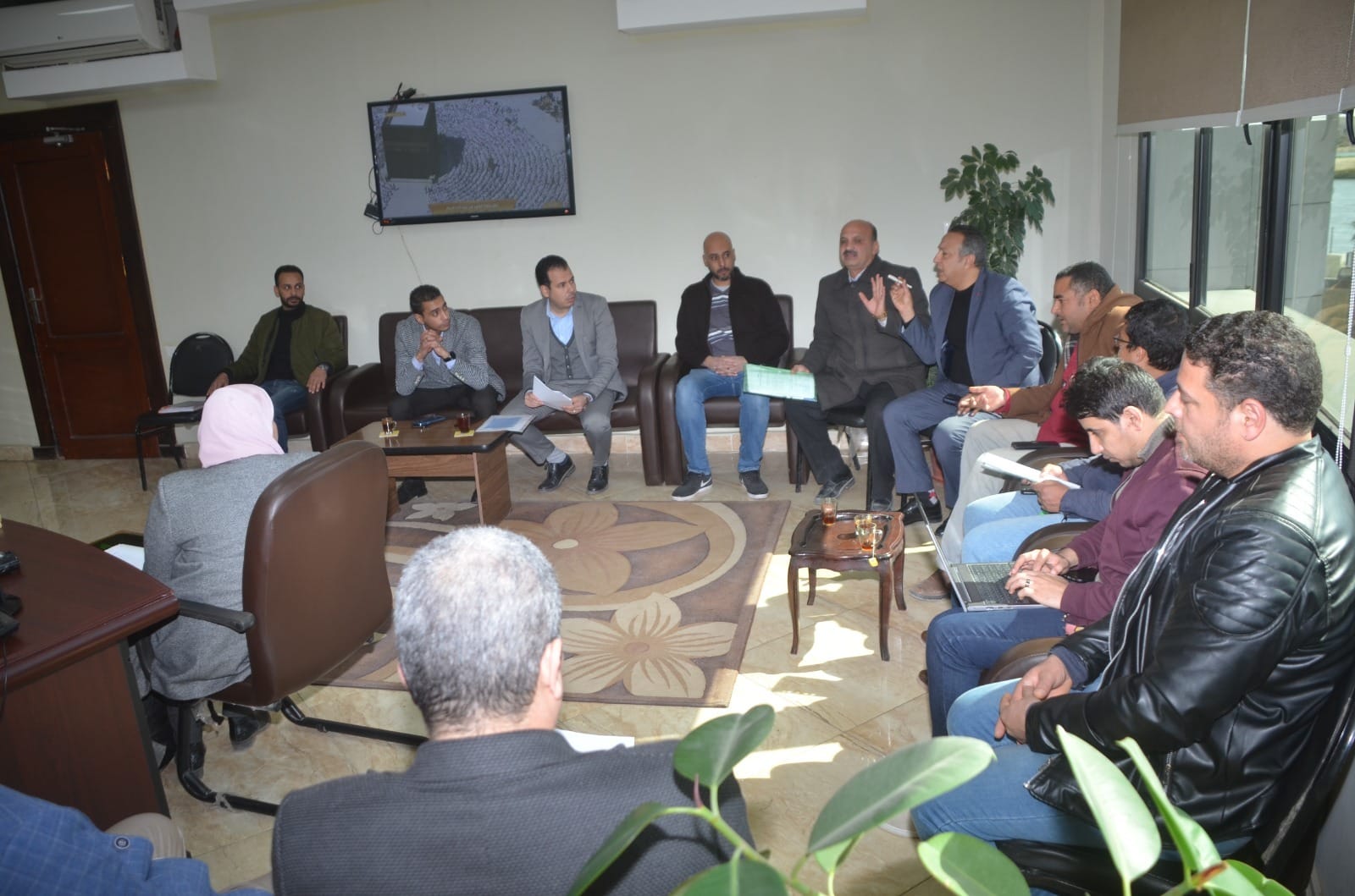 السكرتير العام المساعد لبني سويف يناقش توصيل خدمة الاتصالات للمجمع الصناعي  بياض العرب  
