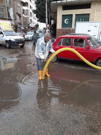سيارات شفط وكسح مياه الأمطار من الشوارع