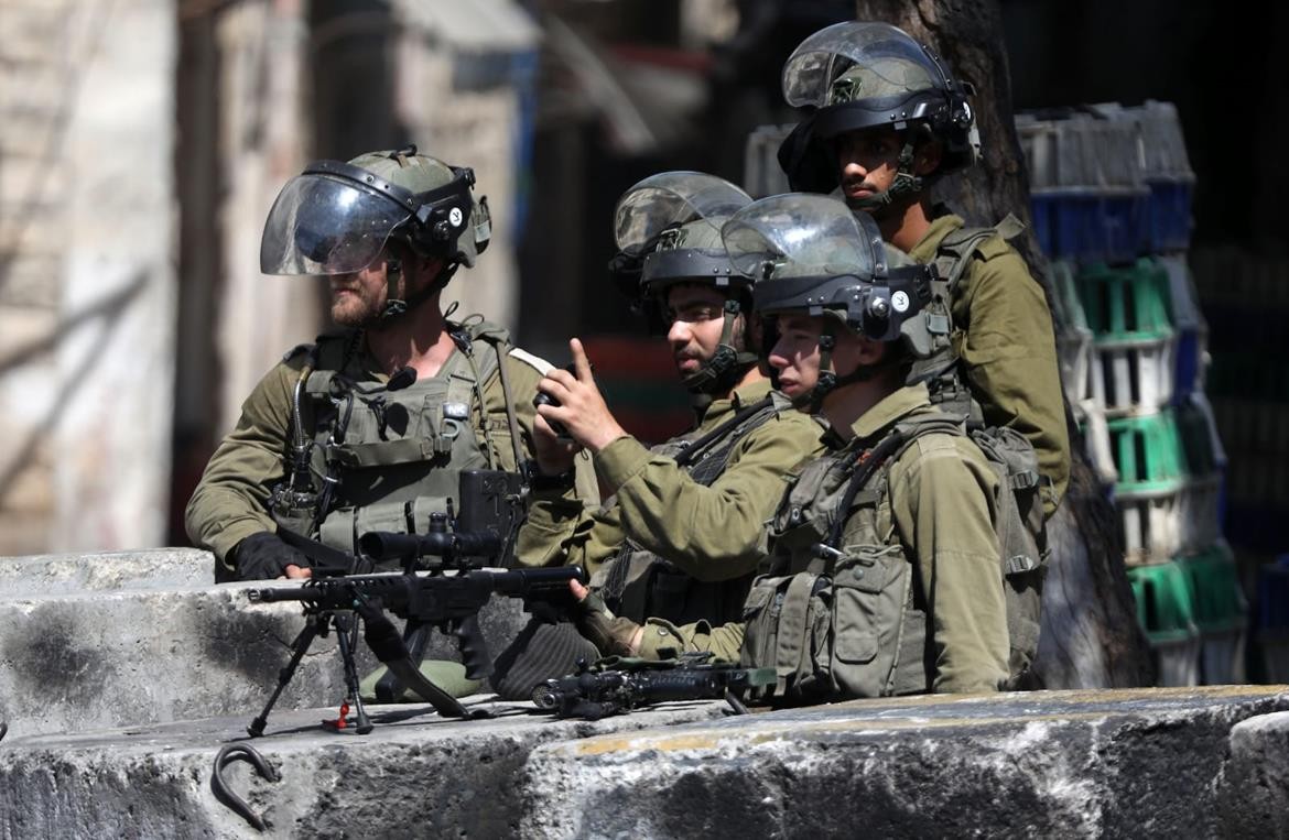 الاحتلال الإسرائيلي يعتدي على شبان فلسطينيين بالقدس ويعتقل أحدهم