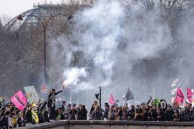 اندلاع مواجهات في فرنسا هي الأعنف منذ بداية الاحتجاجات ضد مشروع إصلاح نظام التقاعد