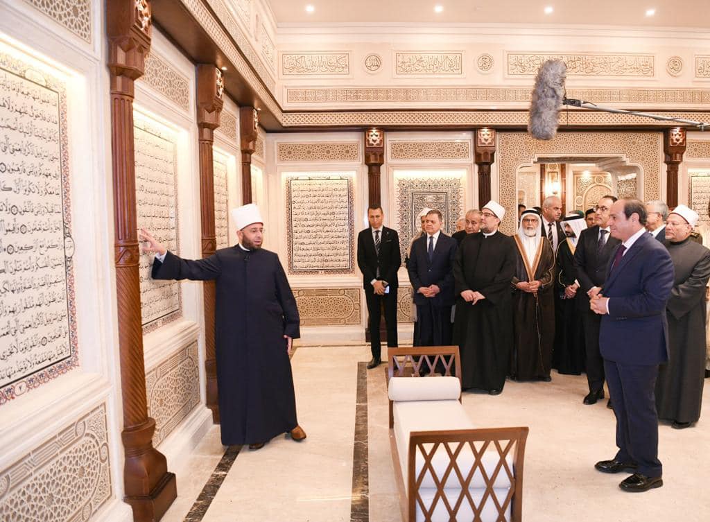 المتحدث الرئاسي ينشر صور افتتاح الرئيس لمركز مصر الثقافي الإسلامي ومشاركته في مائدة سحور بالعاصمة الإدارية
